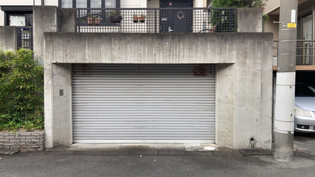 文化シャッター製車庫の開閉機交換提案の修理事例