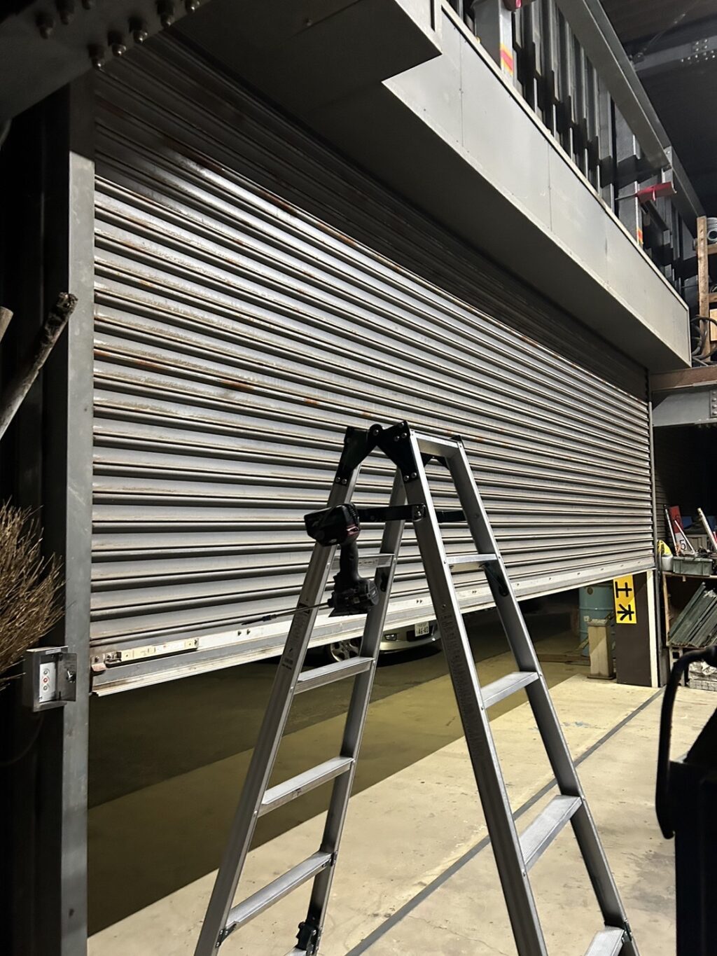 三和製電動車庫シャッターの巻き込み修正の修理事例