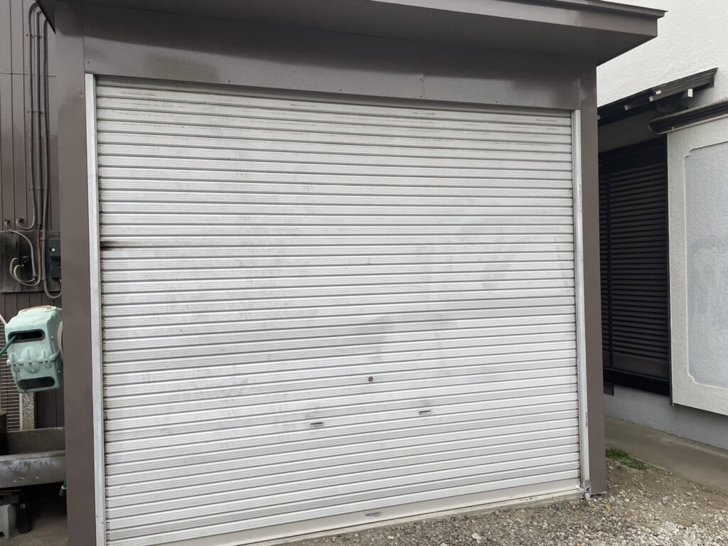 文化シャッター製車庫シャッターのスラット交換の修理事例