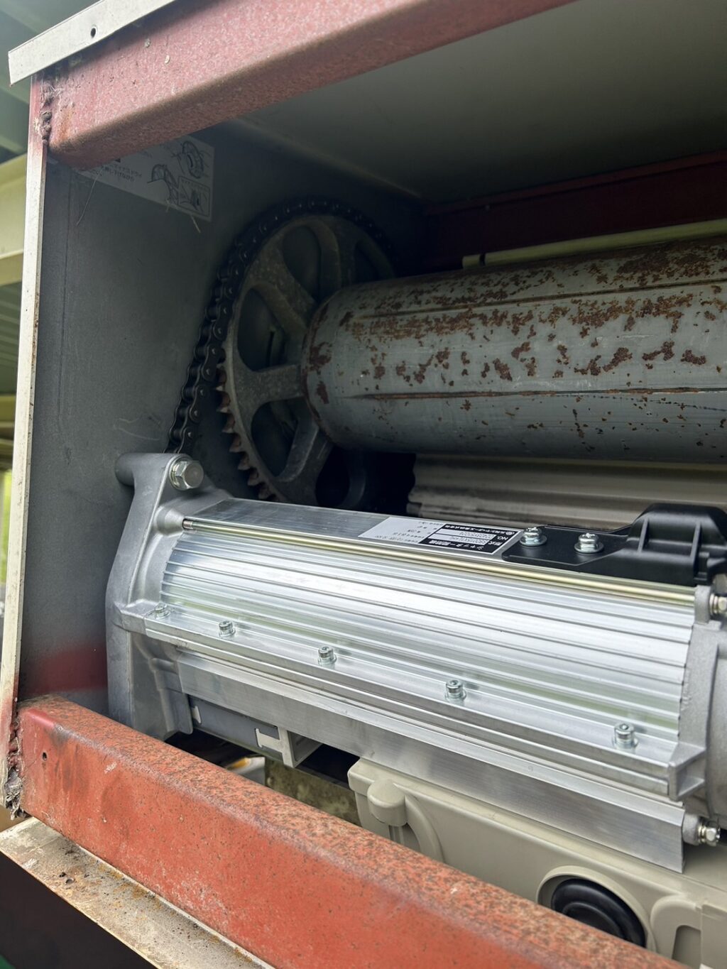 三和製電動窓シャッターの引っかかり修理の修理事例