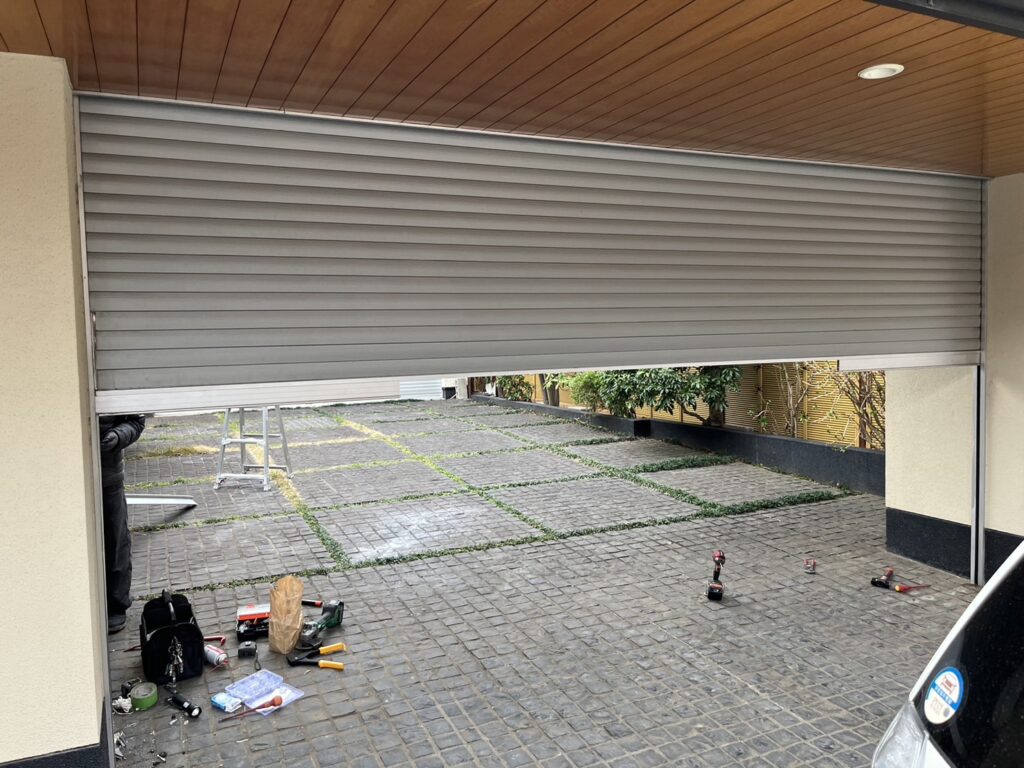 文化製軽量手動3連シャッターのスプリングシャフト交換の修理事例