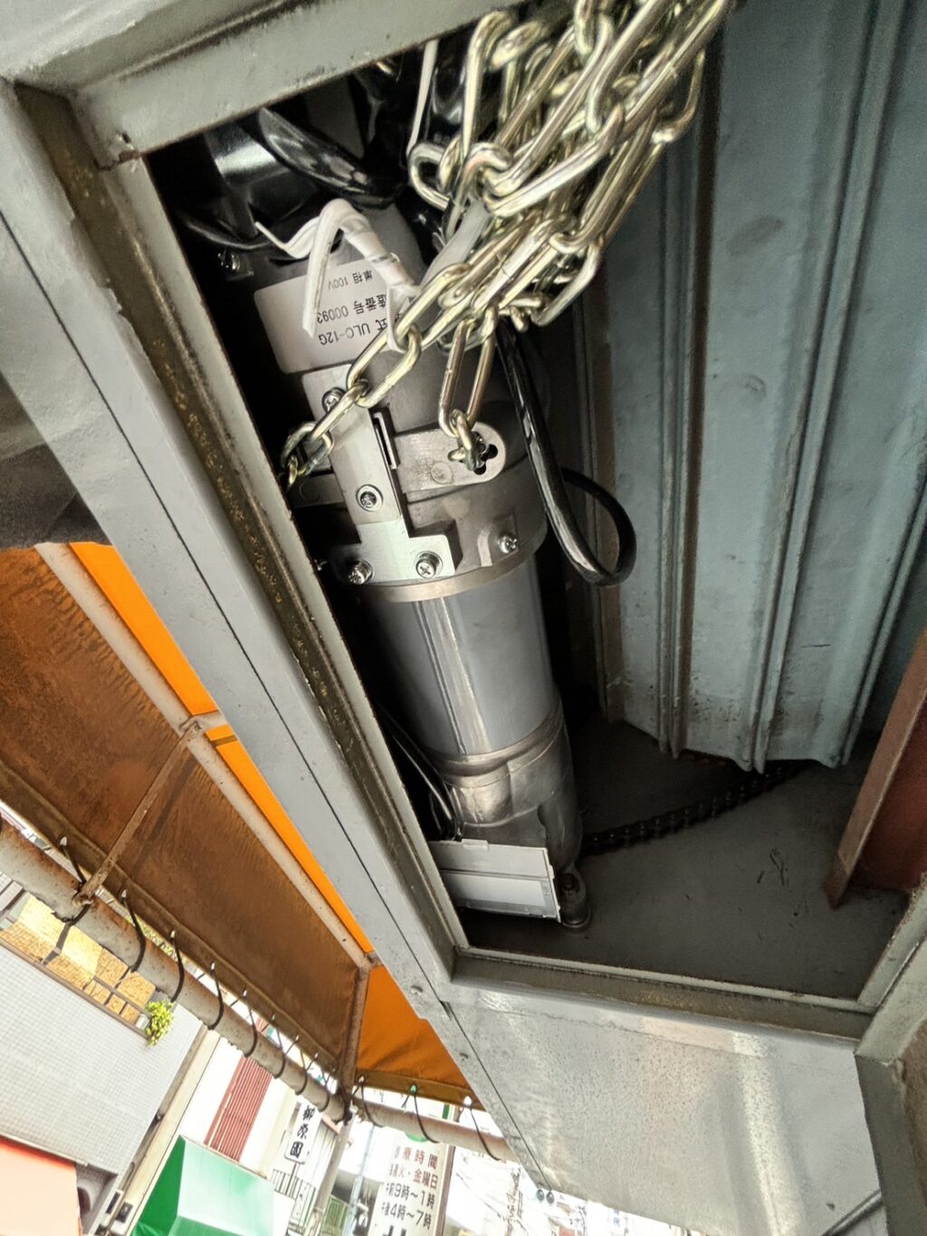 三和製電動グリルシャッター／開閉機・制御盤・チェーン交換工事の修理事例