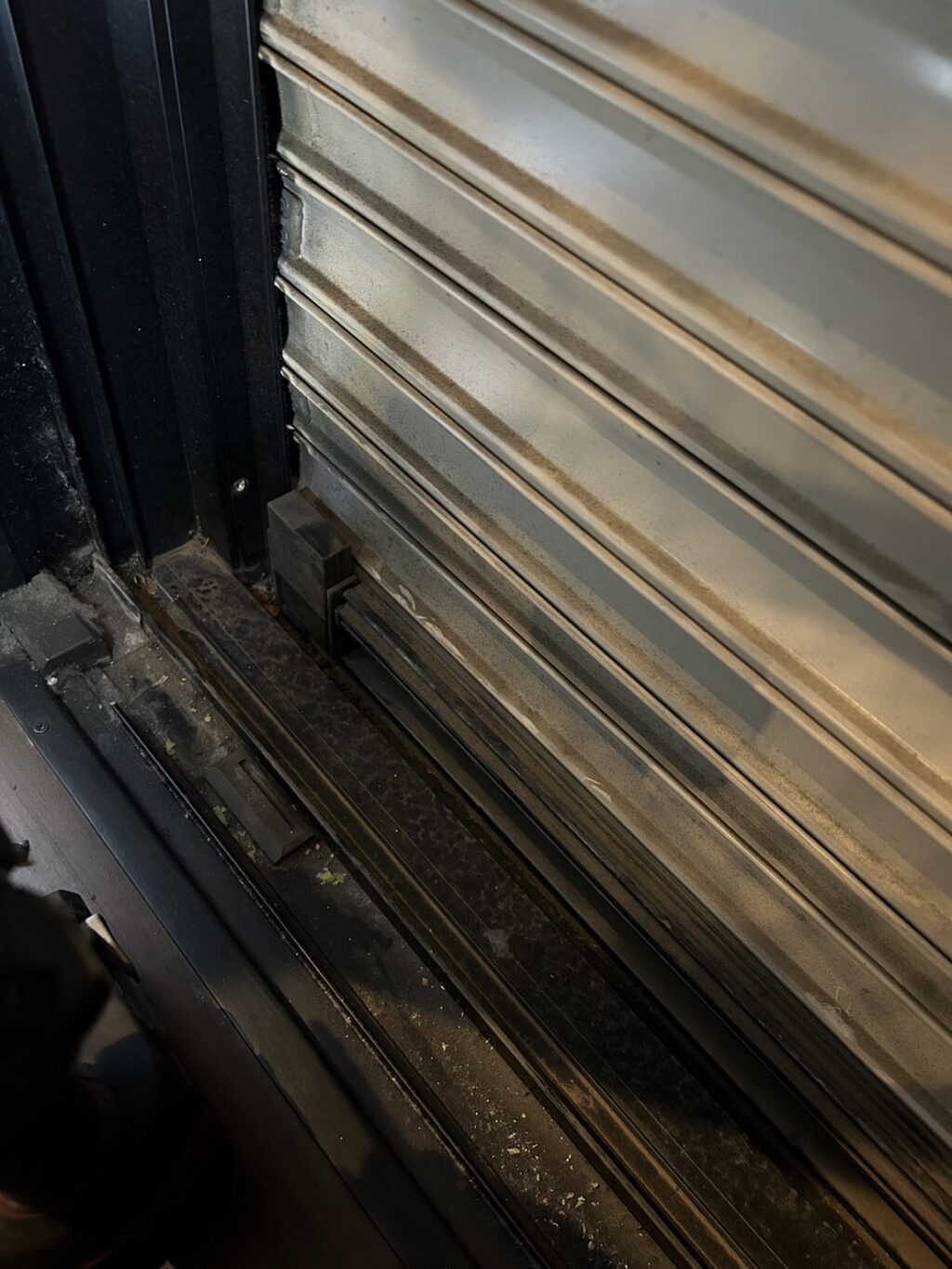 文化製ガレージ電動シャッターのモーター更新工事の修理事例