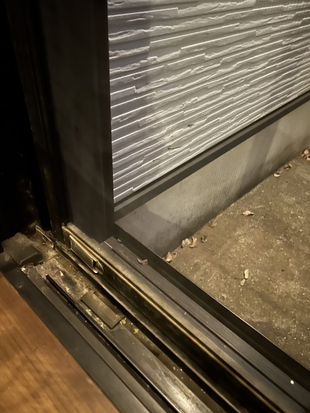 三和製車庫シャッターのスラット・座板交換の修理事例