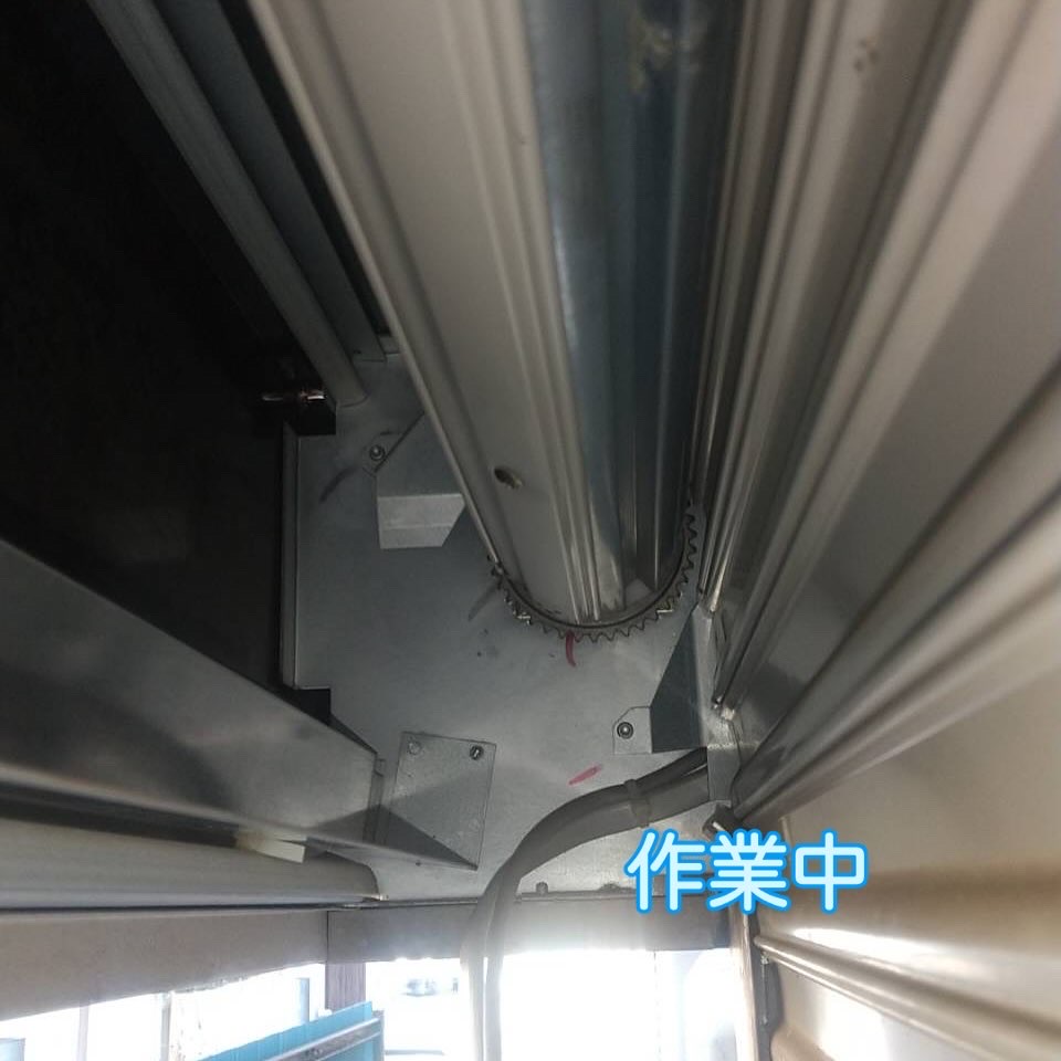 入口電動シャッターのメンテナンス復旧の修理事例