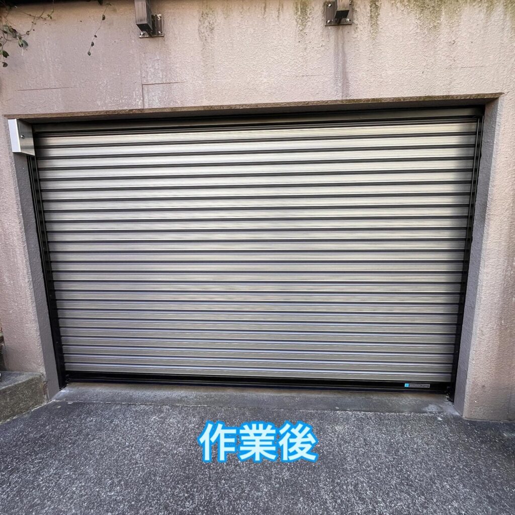 老朽化した手動車庫シャッターを外巻き新設へ交換の修理事例