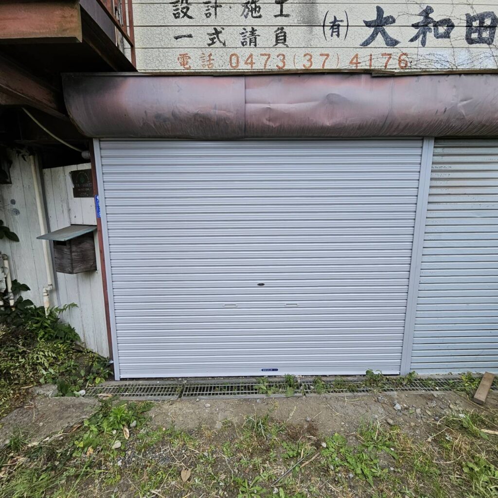 文化製店舗手動シャッターの電動化工事の修理事例