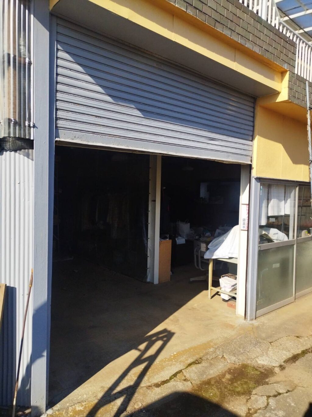 接触で動作不能となった車庫電動シャッター修理の修理事例