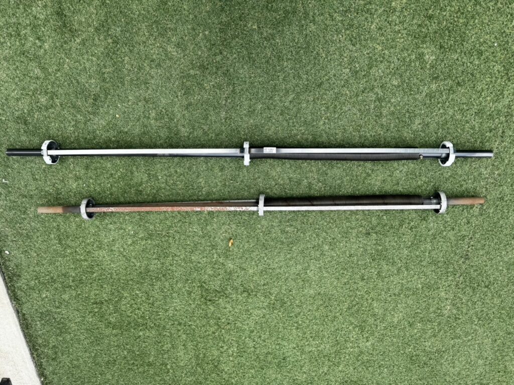 三和シャッター スプリングシャフト交換とリモコン追加の修理事例