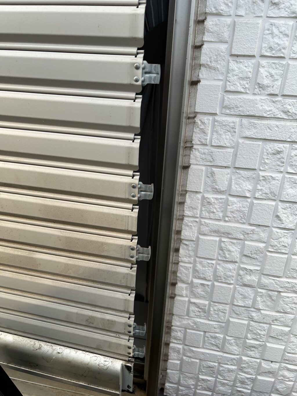 トステム製電動窓シャッターの調整と点検の修理事例