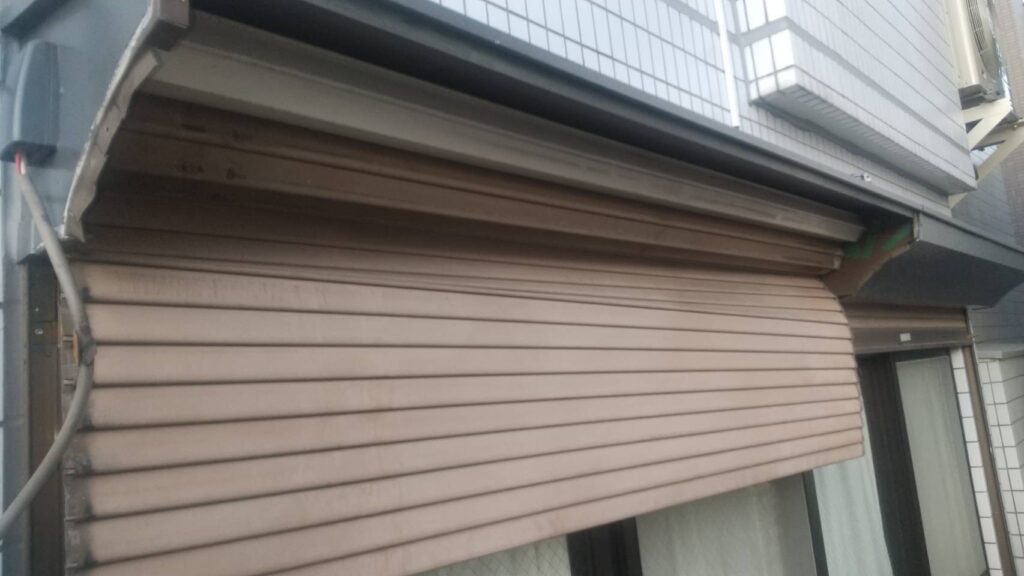 YKK製窓シャッターのスラット調整と注油で動作改善の修理事例