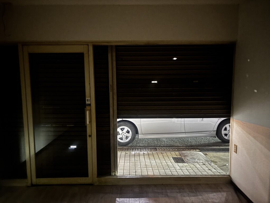 ガレージ窓手動シャッターのスラット調整の修理事例