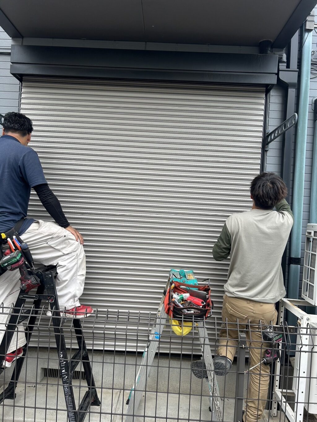 YKK製 窓用電動シャッターの開閉機交換の修理事例