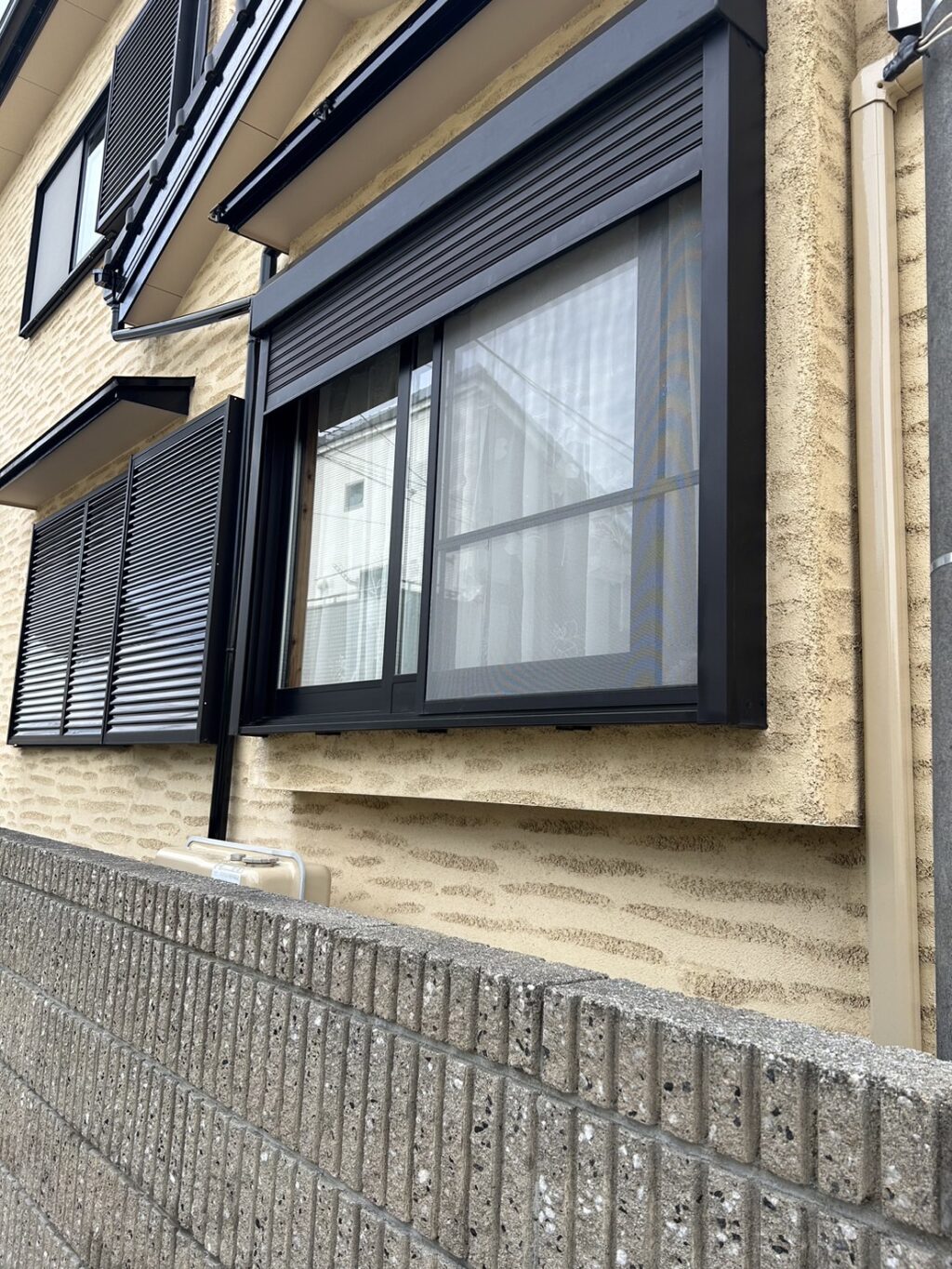 トステム製 窓2箇所の電動開閉機交換の修理事例