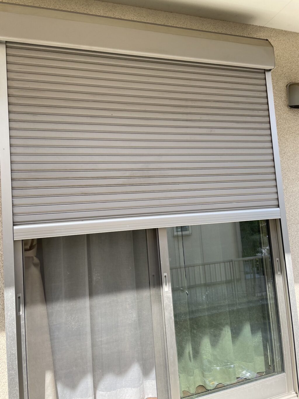 手動窓シャッターのスプリングシャフト・スラット交換の修理事例