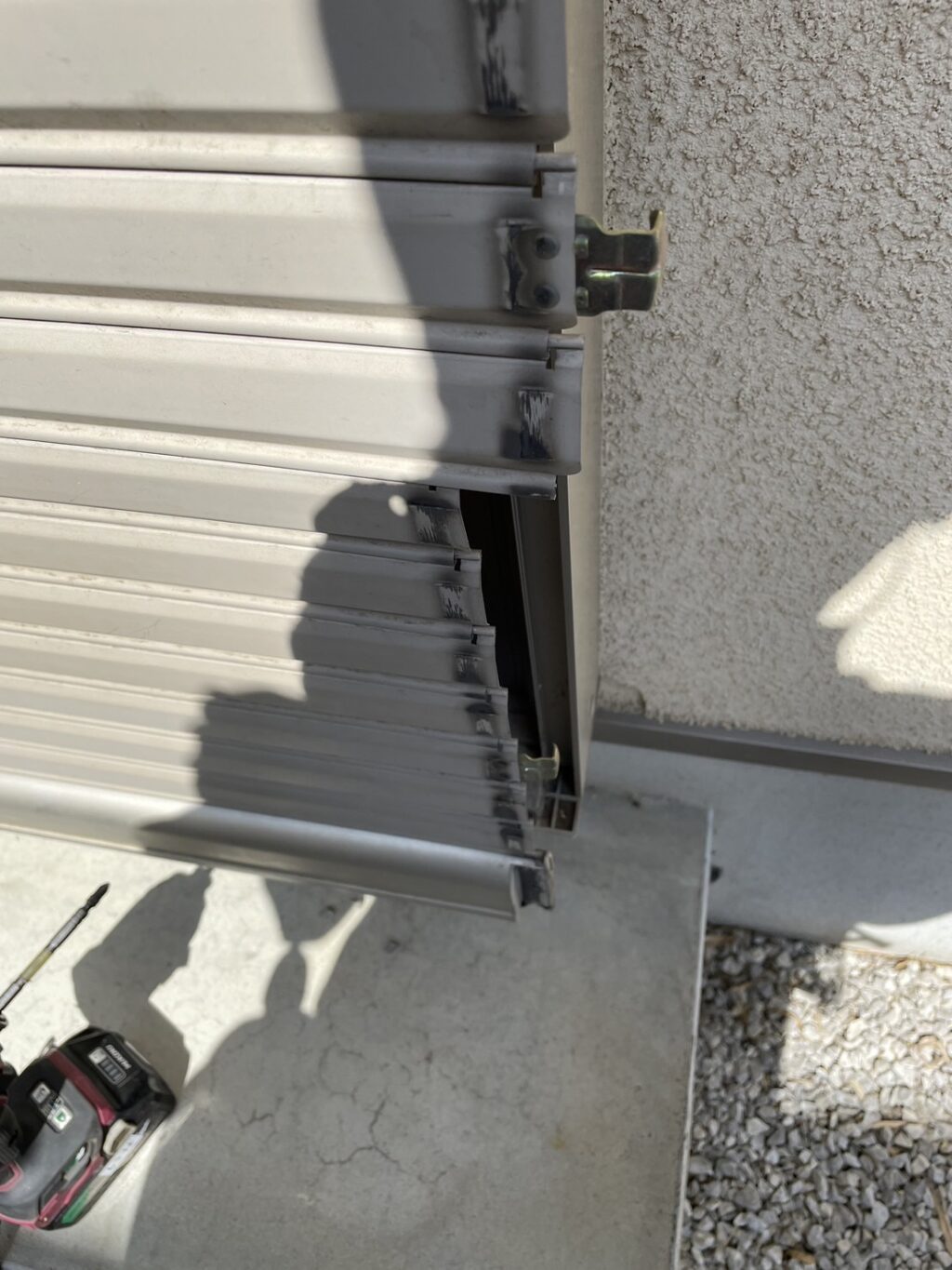 YKKAP窓手動シャッターのスラット調整の修理事例