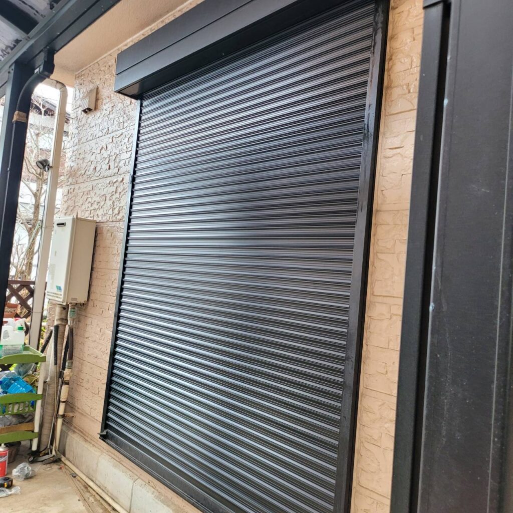 窓シャッター2枚の電動化と不具合シャッター修復の修理事例