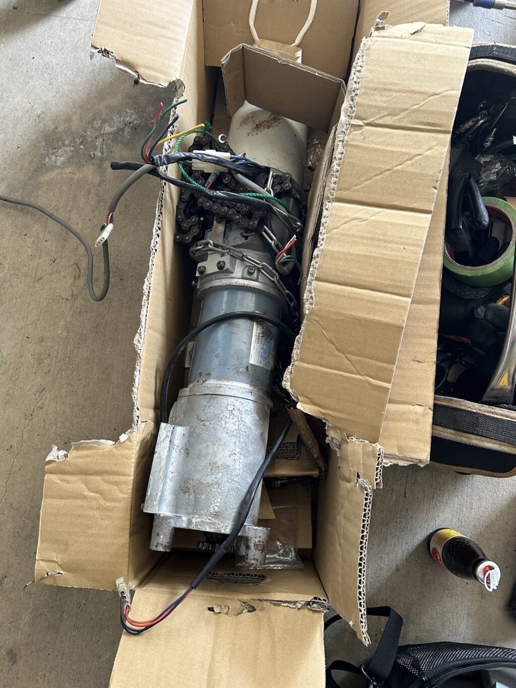 トステム製電動窓シャッターの開閉機交換の修理事例