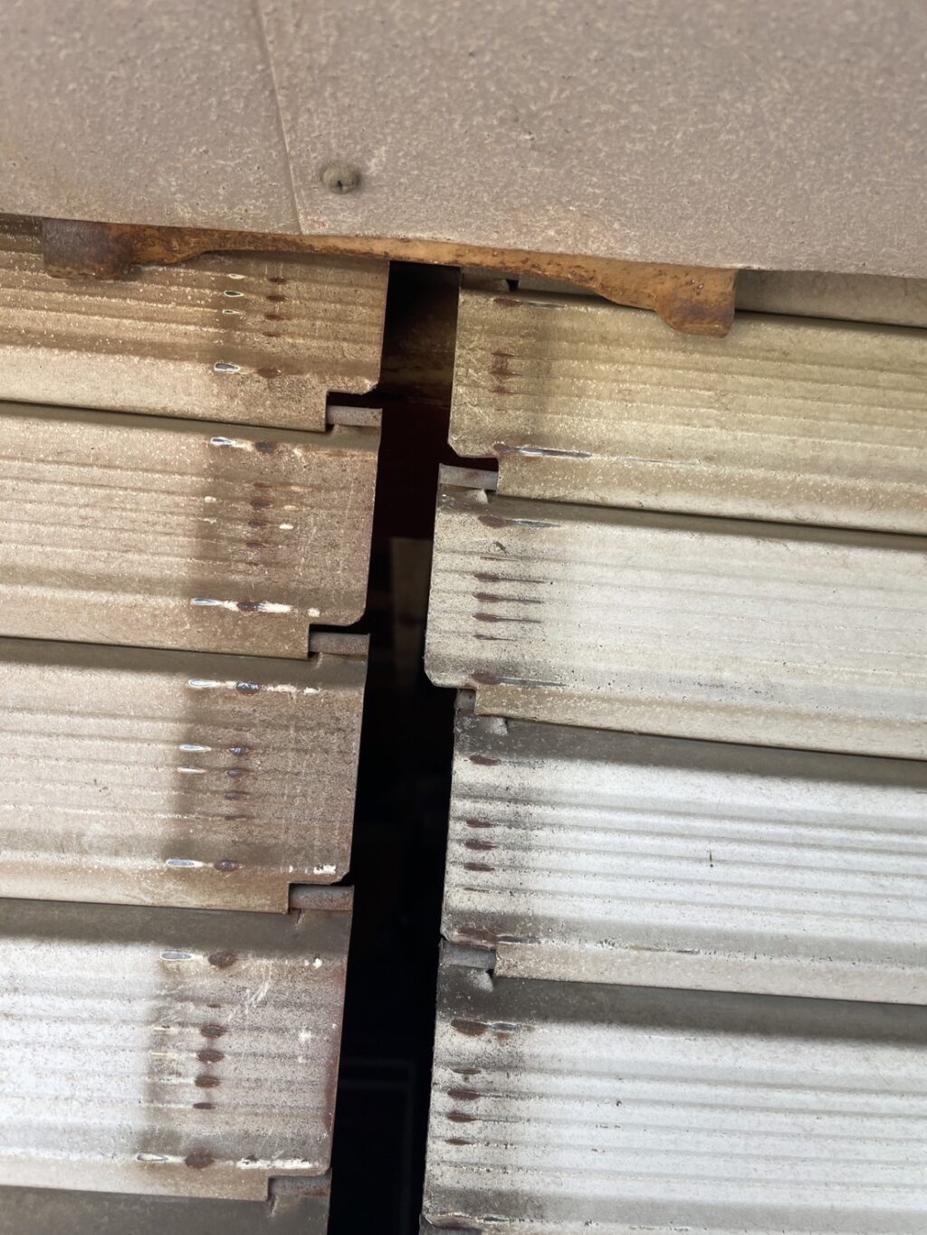 新日軽製窓電動シャッターのスラット修理の修理事例