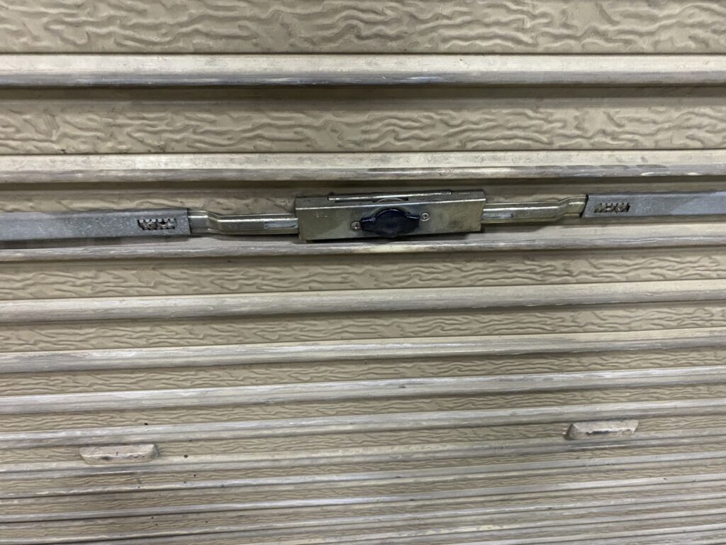 YKK製電動窓シャッターの開閉機交換の修理事例