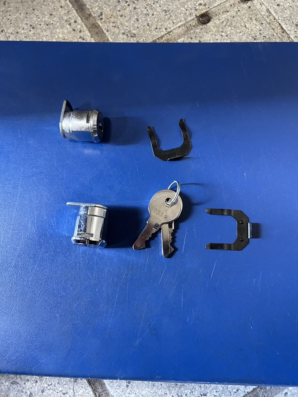 文化シャッター製掃き出し窓の鍵修理で開閉回復の修理事例