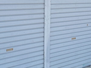 シャッターが下がらないときの対処法は？手動・電動別の原因と修理が必要な症状を解説